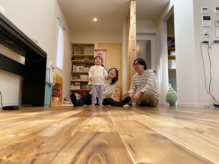 佐藤さん一家　ご主人、奥さま、お子さま