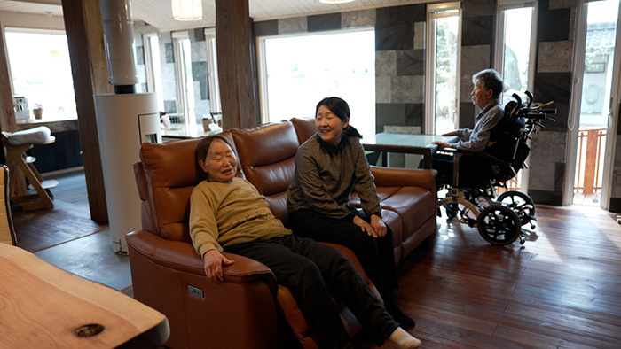 リビングで一家団らん